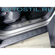 Tiguan Накладки на пластиковые пороги надписьTiguan 2 шт