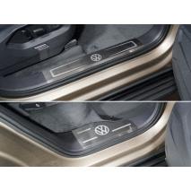 Touareg Накладки на пластиковые пороги логотип VW 4 шт