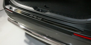 Накладка на задний бампер Toyota RAV4 2020